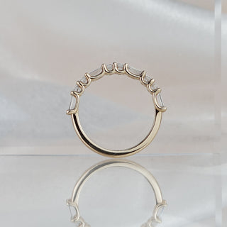 Alternating baguette and round brilliant band standing upright with reflection, cut rhythm visible along the top.